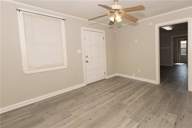 Building Photo - 558 Sunset Dr