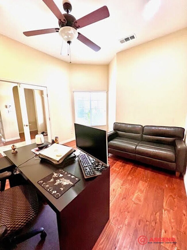 Building Photo - Beautiful Home in the Northwest!