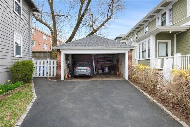 Building Photo - 256 S Huntington Ave