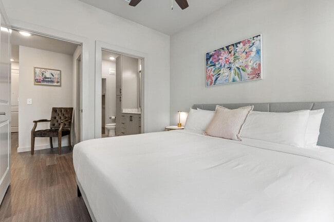 Building Photo - 5820 1/2 Cameron Rd