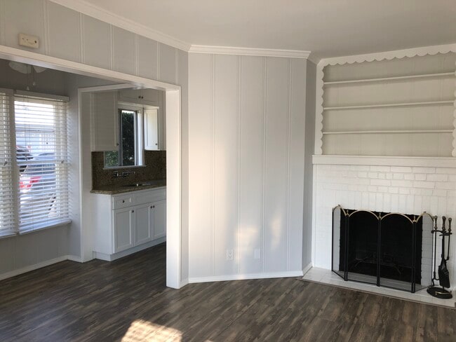 Building Photo - 1815 W Victory Blvd