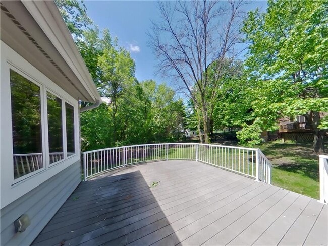 Building Photo - 5585 Rosewood Ln