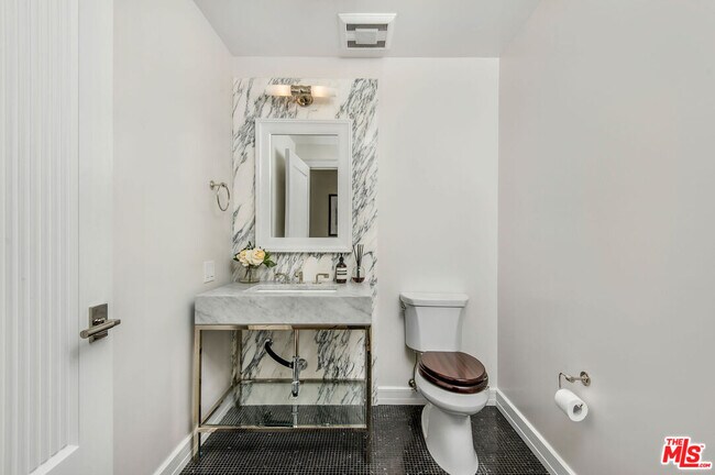 Building Photo - 15225 Palisades Village Ln