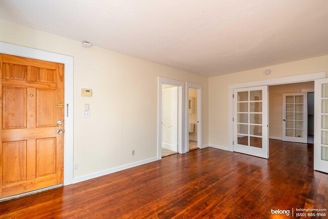 Building Photo - 2400 Bonar St