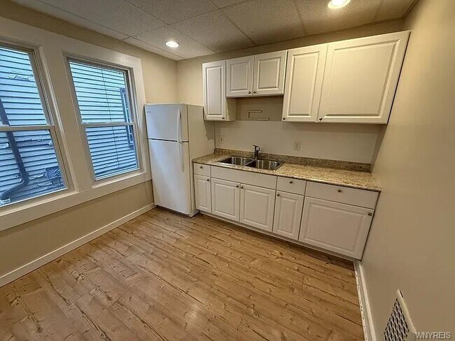 Building Photo - 76 Vernon Pl