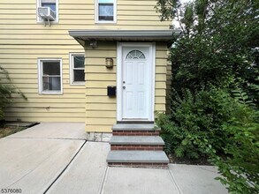 Building Photo - 420 Lakeview Ave