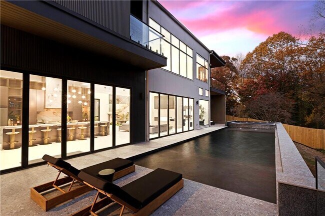 Building Photo - 3600 Lower Roswell Rd