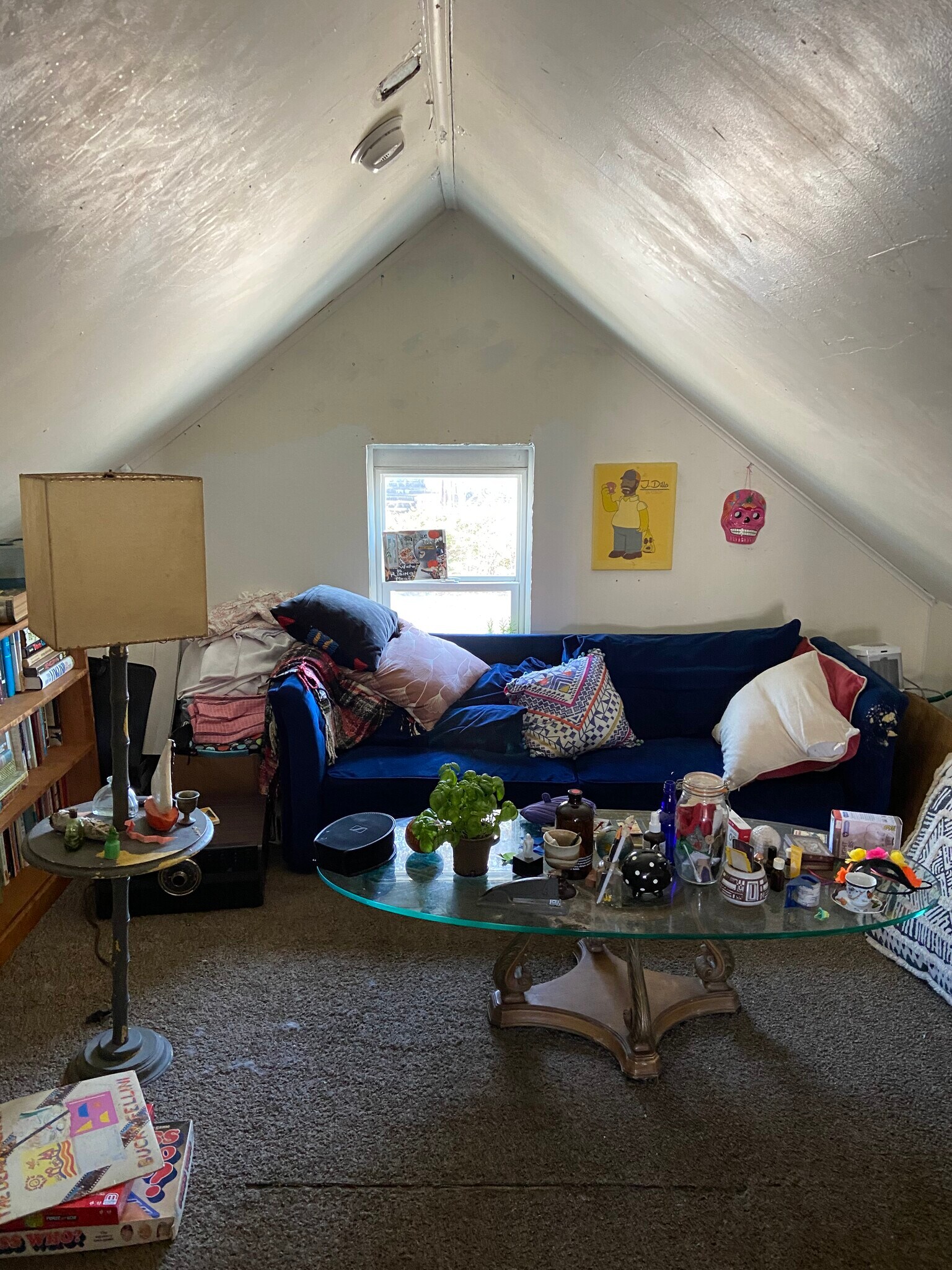 Shared bonus attic space (w/tenant belongings) - 35 S Chestnut St