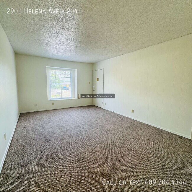 Building Photo - 2901 Helena Ave
