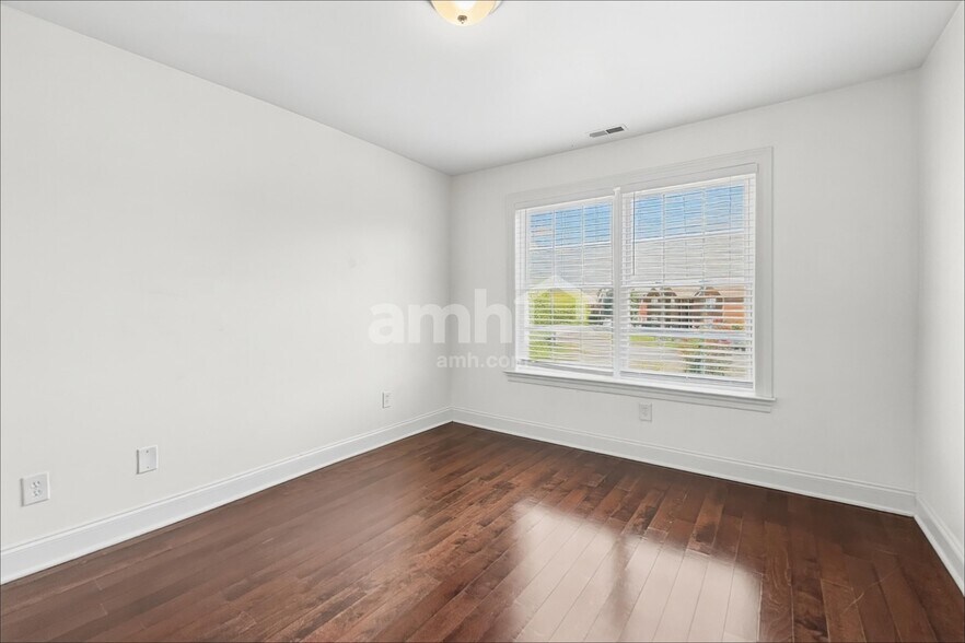 Building Photo - 3024 Silver Springs Ct