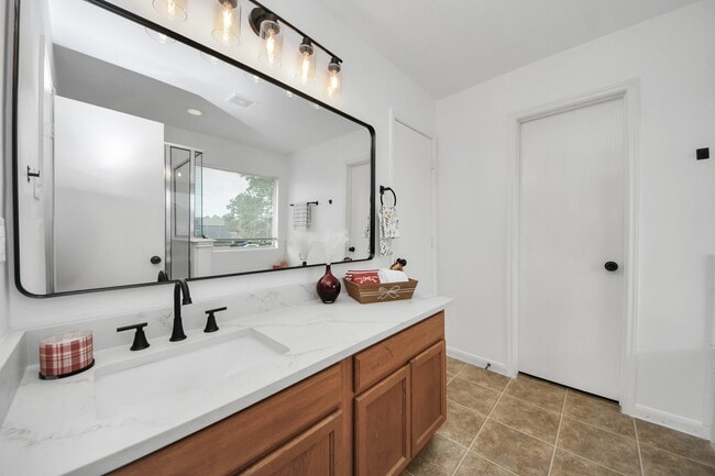 Building Photo - 322 Burris Park Dr