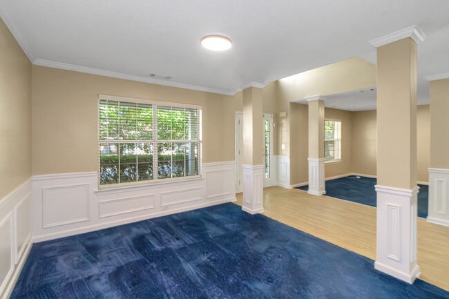 Building Photo - 65 Oak Manor Dr