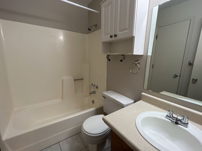 Building Photo - Prime Location! 1 bed 1 bath apartment near Sloan's Lake and Main Street Edgewater