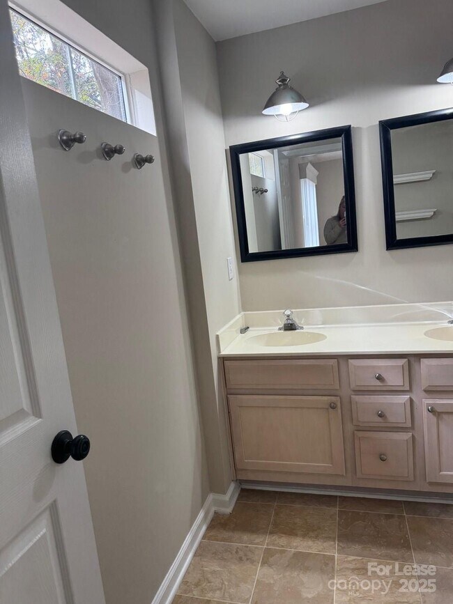 Building Photo - 12714 Sulgrave Dr