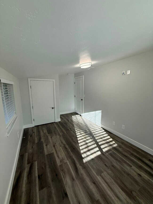 Building Photo - 204 Lambert Ln