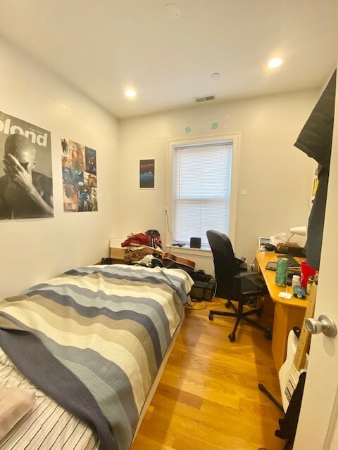 Building Photo - 721 Parker St