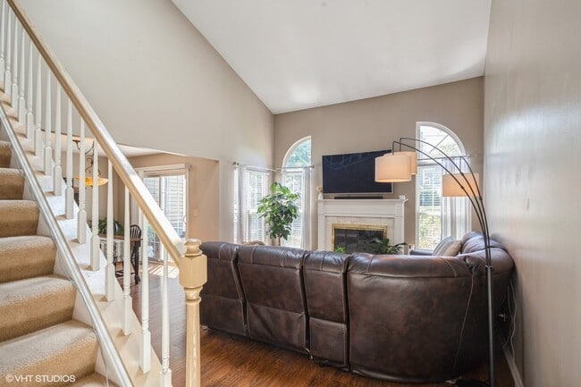 Building Photo - 707 Clover Hill Ct