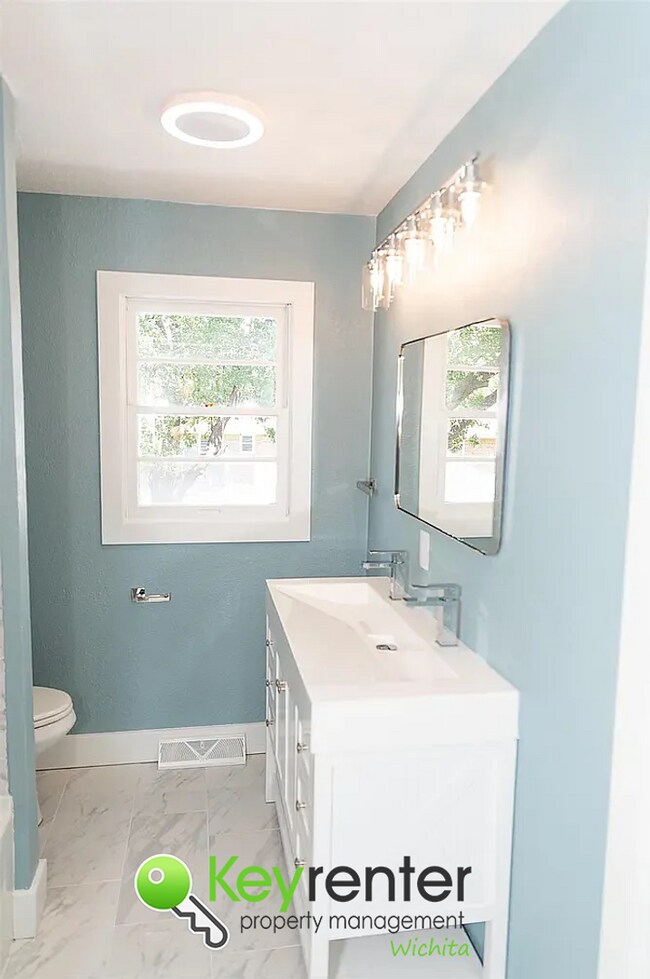 Building Photo - NOVEMBER FREE RENT!! Spacious 4-Bedroom / ...