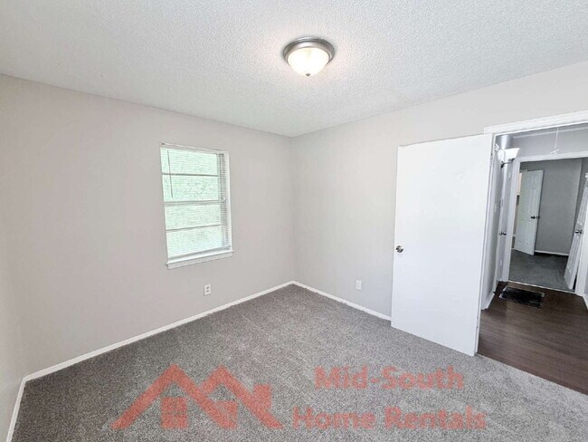 Building Photo - 3682 Suzanne Dr