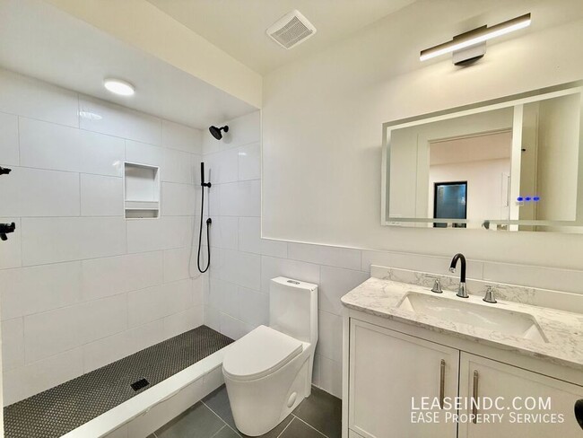 Building Photo - 1812 Independence Ave SE