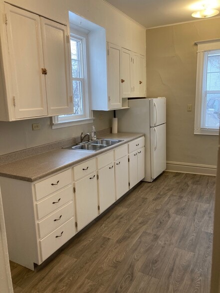 Building Photo - 403 3rd Ave NW