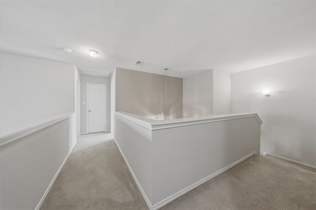 Building Photo - 26038 Palmdale Estate Dr