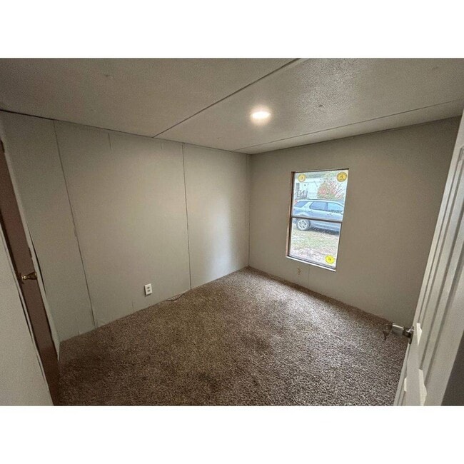 Building Photo - 4502 E Old Marion Hwy