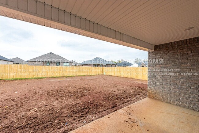 Building Photo - 371 W Tyler Rd