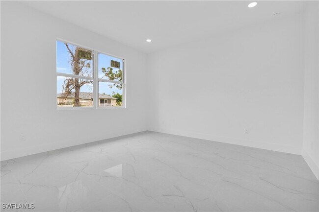 Building Photo - 100 W 11th St