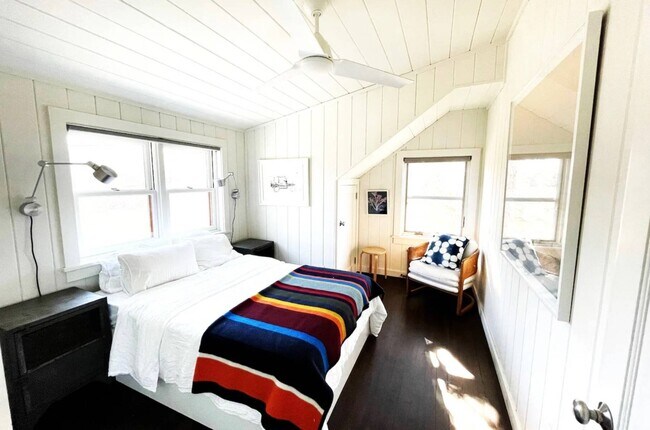 Building Photo - 23 Mulford Ln