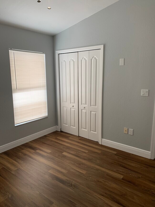 Extra Bedroom - 2505 W Aileen St