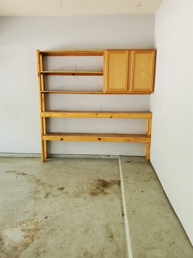 Building Photo - 2715 Falling Forest Ct