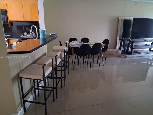 Building Photo - 1750 NE 191st St