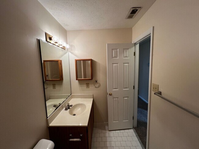 Building Photo - 1031 Ancestry Dr