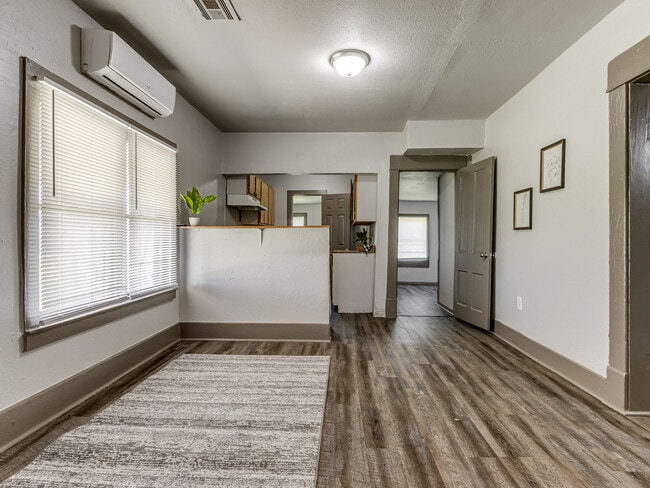 Building Photo - 145 N L Ave