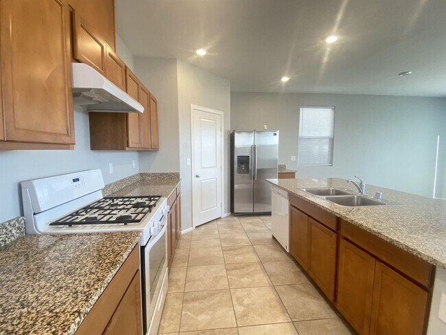 Building Photo - 8489 Green Alder Ct