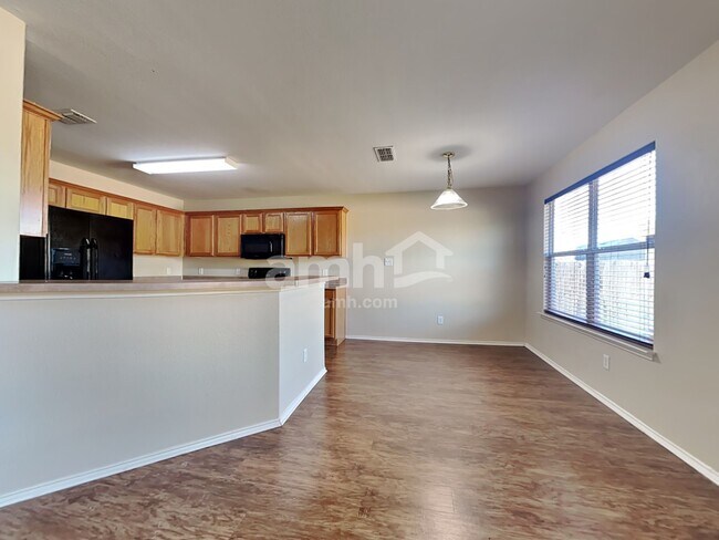 Building Photo - 700 Liberty Ln