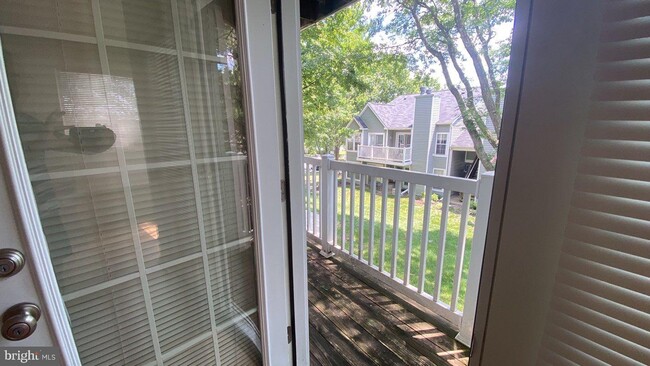 Building Photo - 6015 Rock Glen Dr