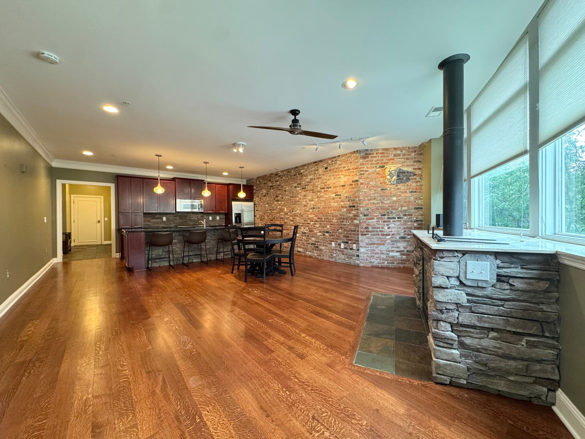 Building Photo - 2929 McGee Trfy