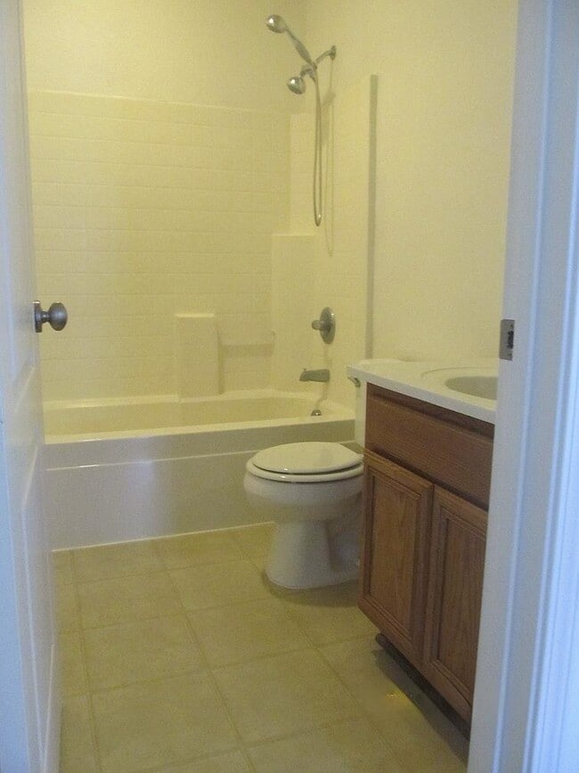 Building Photo - 233 American Farms Ave