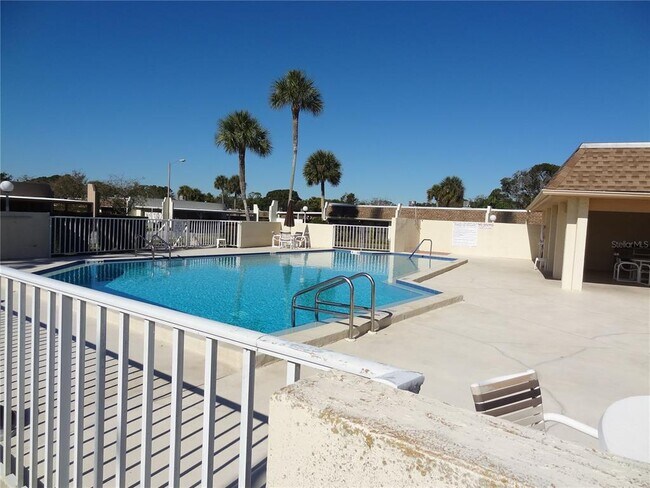 Building Photo - 11135 Carriage Hill Dr