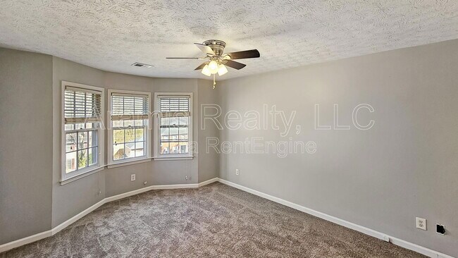 Building Photo - 4858 Glenwhite Dr