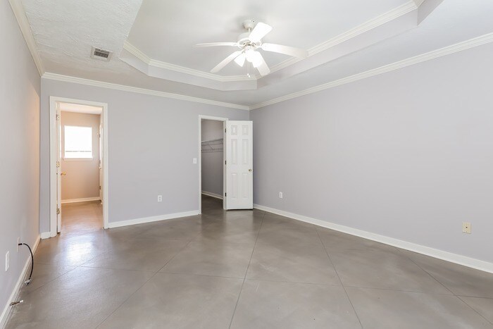 Building Photo - 102 Red Oak Cove