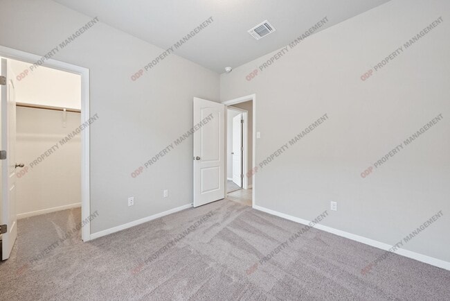 Building Photo - 748 Gingham Trl