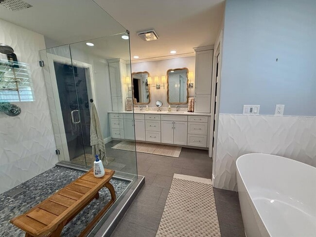 Building Photo - 1833 Pandora Dr