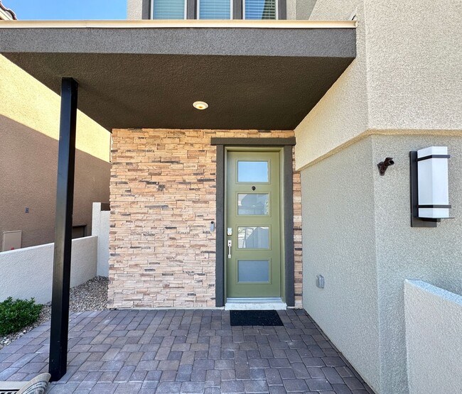 Building Photo - Summerlin West
