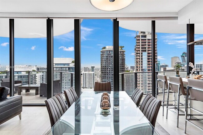 Building Photo - 1000 Brickell Plaza