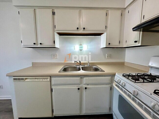 Building Photo - 6248 Kathryn Ct