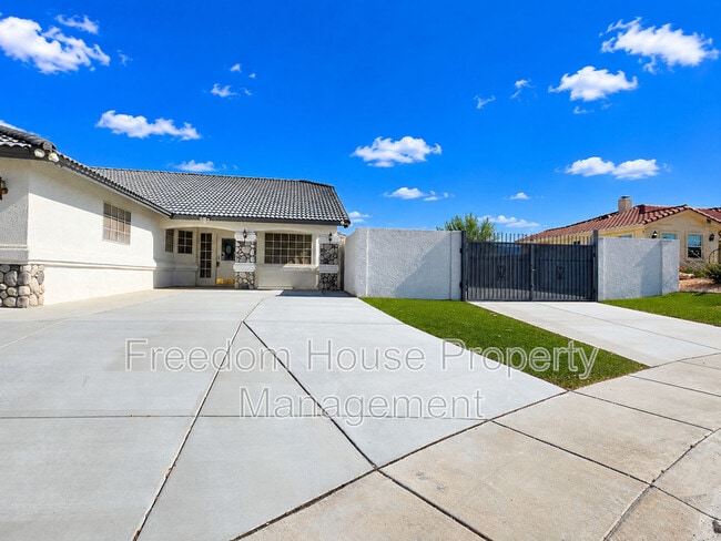 Building Photo - 3630 E Vineyard Dr N