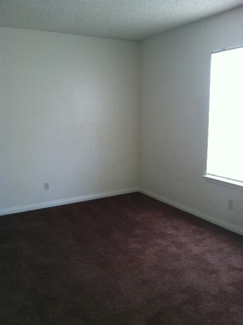 Building Photo - Ground Floor Condominium minutes to UNLV/2 Bed/2 Bath